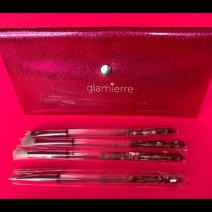 Floating hearts makeup brush set 💕 by Glamierre